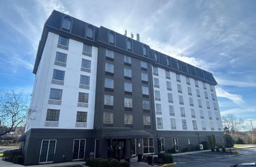 Hummelstown Hotel | Best Western Chocolate Inn at the Park