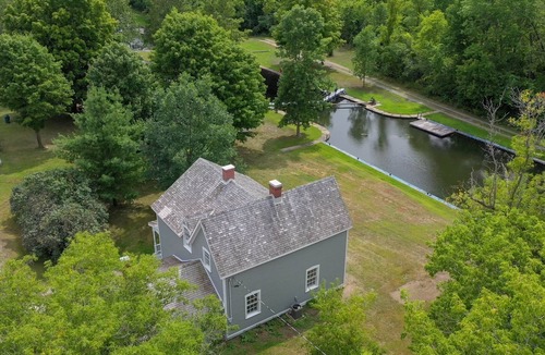 Drummond-North Elmsley House | Beveridges Lockmaster’s House | Historic Waterfront Retreat
