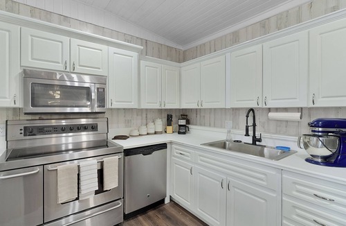 Howey-in-the-Hills House | Beyond Charming Luxury Barndominium - Get away without going far away!