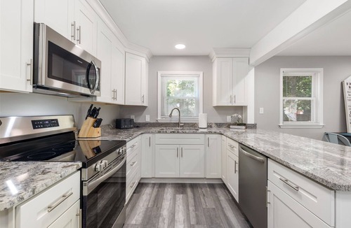 Buckroe Beach House | Big Family Getaway - Walk to the Beach! Sleeps 10!