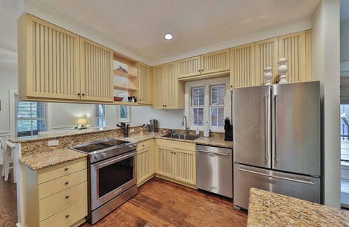 Seacrest House | Bikes & beach gear in shed! Quick walk to community pool & beach access.