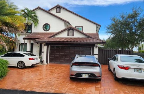 Miami Gardens Apartment | Blue Loft305