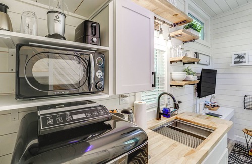 Old Fort Apartment | Blue Ridge Mountain Tiny Home: Escape to Nature!