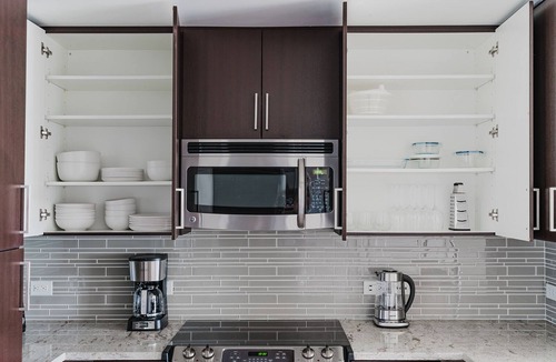 Woodmont Triangle Apartment | Blueground | Bethesda 1bd apartment