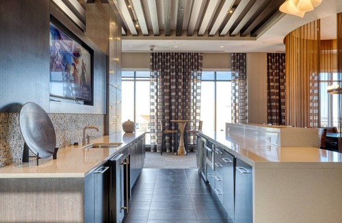 Woodmont Triangle Apartment | Blueground | Bethesda 1bd apartment