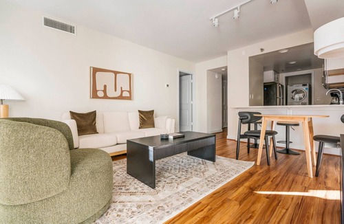 Court House Apartment | Blueground | Clarendon, balcony, nr Arlington Cemetery