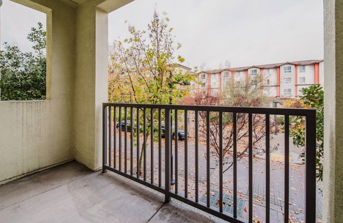 Dublin Apartment | Blueground | Dublin, pool & AC, nr museums