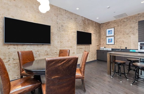 West Fens Apartment | Blueground | Fenway–Kenmore, rooftop, nr Fenway Park
