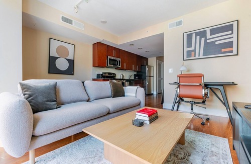 Mount Vernon Triangle Apartment | Blueground | Mount Vernon Triangle, pool, nr National Mall