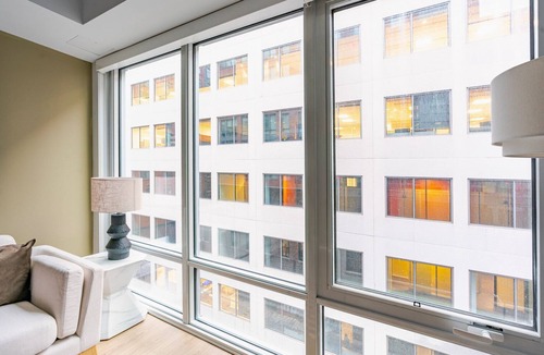 Mount Vernon Triangle Apartment | Blueground | Mount Vernon Triangle, pool, nr National Gallery of Art