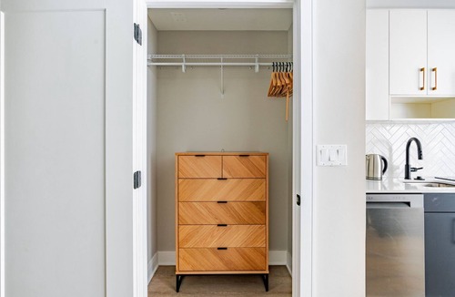 Woodmont Triangle Apartment | Blueground | Woodmont, pool & w/d, nr Bethesda Row