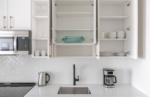 Woodmont Triangle Apartment | Blueground | Woodmont, pool & w/d, nr Bethesda Row