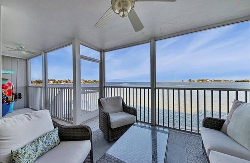 Gasparilla Island Condo | Boca Grande North - 75: A cozy 2BR retreat with water views in Boca Grande, FL.