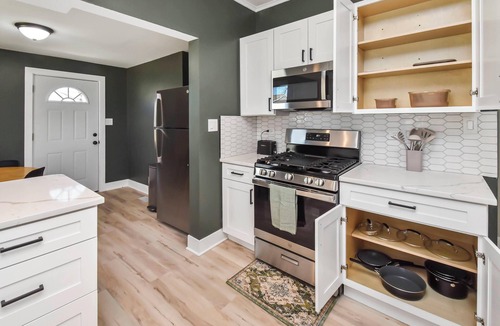 Peoria Heights House | Boho Heights Hideaway: Spacious 4 BR - 2 BA - NEWLY REMODELED! Fully Fenced!