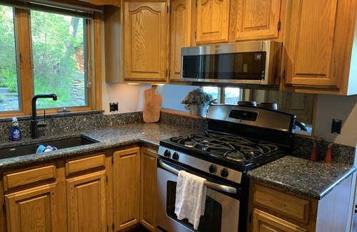 Bolton Landing House | BOLTON/NORTHWEST BAY LAKEFRONT HOME WITH PRIVATE BEACH