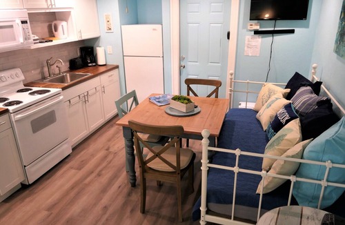 Altamont Manor Apartment | Book now and save: great deals for your next getaway!