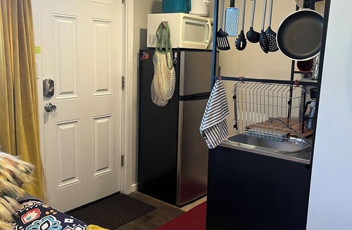 Riverview House | Book one week or more and get 10% discount Stylish 2 BR Suite in West Seattle!