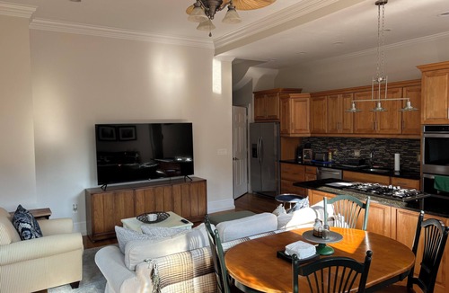 Dorchester Apartment | Boston Spacious Apartment with private outdoor patio