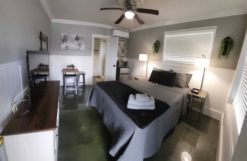 Ocala Hotel | Boutique hotel in historic downtown Ocala: Queen