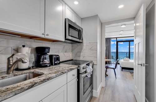 Myrtle Beach Condo | Breakers Tower 1BR Oceanfront Condo