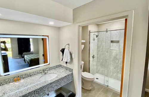 Suffolk Hotel | Brentwood Inn & Suites