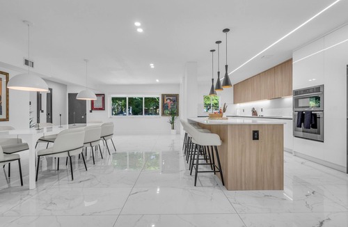 Brickell House | Brickell Miami Luxury Villa - 5 Suites with Private Bathrooms - Pool & Hot Tub