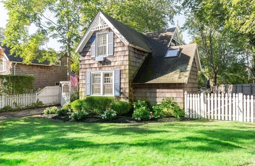 Bridgehampton House | Bridgehampton Classic Shingle 3BR Fireplace Close to All, Beach & Town Center