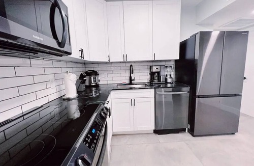 Victoria Park Apartment | Bright 3-Bedroom 3 Bath Apt with Pool, Parking, & Close to Beach & Las Olas