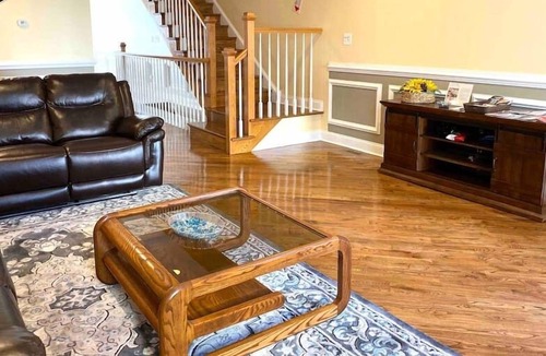 West Poplar House | Bright 5 Bedrooms 5.5 Bathrooms at Sprint Garden