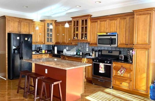 West Poplar House | Bright 5 Bedrooms 5.5 Bathrooms at Sprint Garden