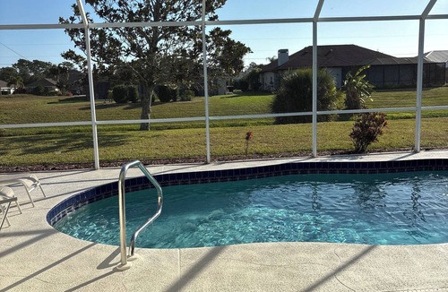 Broadmoor House | bright and comfortable 3-bedroom 2 bath sits directly on a peaceful canal.
