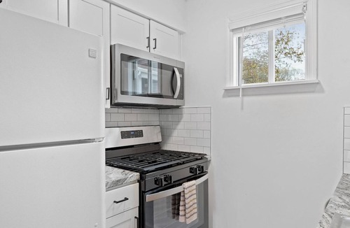 Pittsburgh Apartment | Bright and Quiet 1 Bedroom Apt in Millvale, Lawrenceville