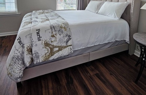 Stafford House | Bright and Spacious Townhome, Great for Families & Professionals