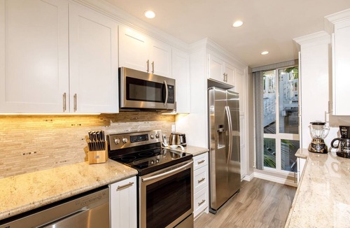 Townsite Condo | Bright & Beautiful Ocean View 2BR Cottage with Stunning Upgrades