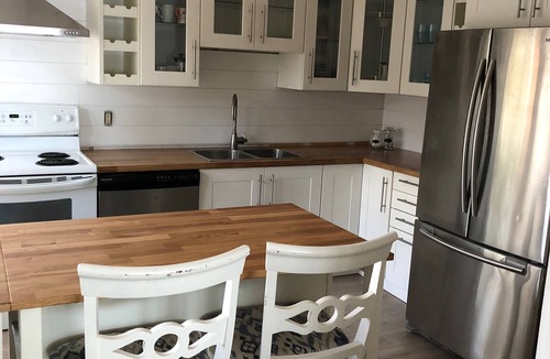 Highlands East Cottage | Bright, Beautiful Year Round Cottage on Paudash Lake