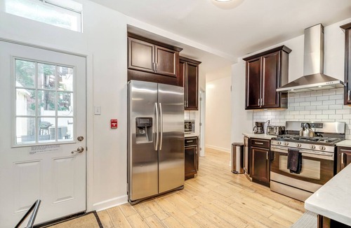 Fishtown House | Bright + Cozy! Sleeps 6! Fishtown Masterpiece! Free Street Parking!
