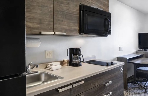 Avondale Hotel | Bright & Inviting Space! Experience The Best of Avondale- Pool Access