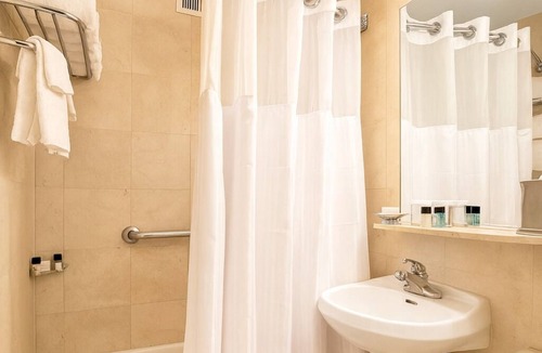 Central Park West Hotel | Bright King Suite | Full Kitchen | 0.2 Mi to Museum of Natural History