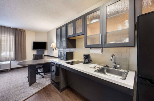 South Hills Hotel | Bright Queen Studio Suite | Full Kitchen, BBQ, 6.8 mi to Pittsburgh Speedway