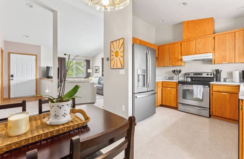 Pullman House | Bright, Single-level 2BR/2BA Townhome with Open Living Spaces and Relaxing Patio