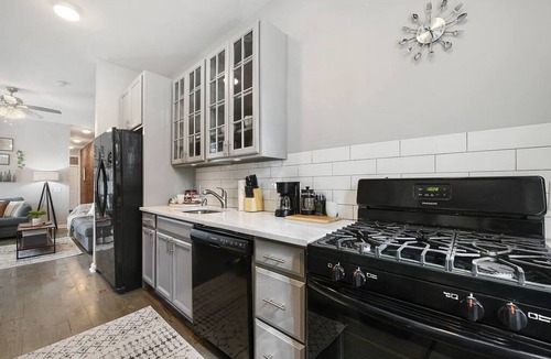 East Allegheny Apartment | Bright & Stylish Apartment with King Bed & Parking