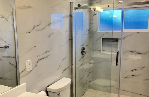 San Bruno House | Bright whole house 6br/2ba Wifi Parking SFO 8 min
