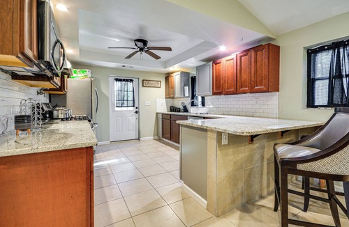 Lexington House | Bring Your Pets! Getaway 1 Mi to Uptown Lexington