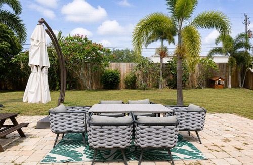 Gulf Gate Estates House | Britannia Breeze Sarasota - 5 Minutes to Siesta Key - 4-Bedroom - Fully Fenced