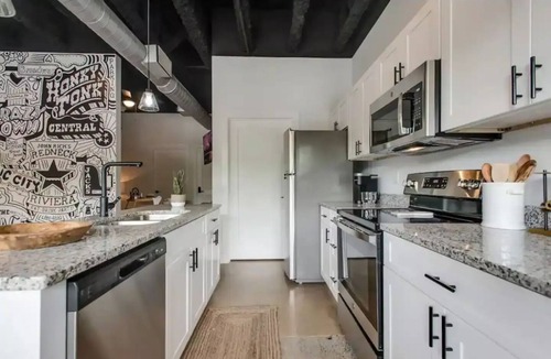 TMAG Thompson LN - Murfreesboro Rd Condo | Broadway Booze N' Snooze