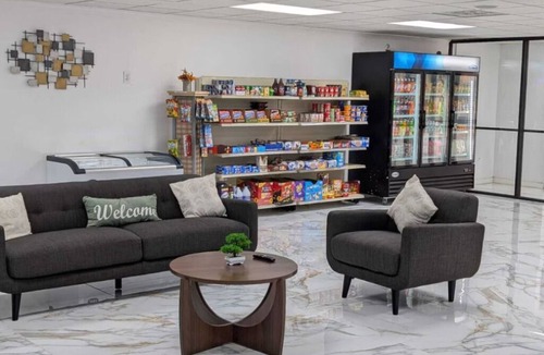 Cartersville Hotel | Budget-Friendly Room Close to Atlanta Adventure