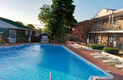 Riverside Hotel | Budget Host East End Riverhead