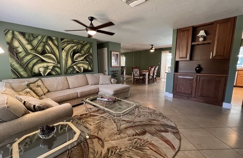 Palm River Estates House | Budget & Pet Friendly 3/2 - Close to Everything