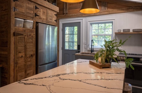Mirror Lake Cottage | Button Cottage - cozy 2 bed 2 bath home in the heart of Mirror Lake!