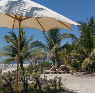 Barra de Colotepec Hotel | Cabanas Adobe Frente Al Mar